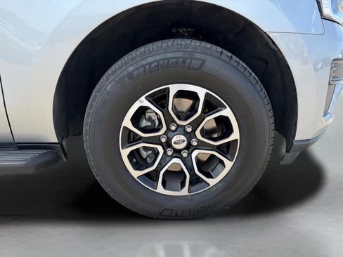Used 2024 Ford Expedition Max XLT image 9