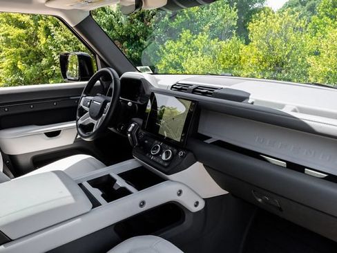 Used 2026 Land Rover Defender 110 S AWD/4WD image 17