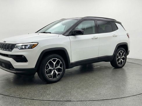 Used 2025 Jeep Compass Limited image 3