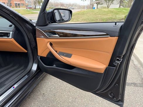 Used 2020 BMW 540i xDrive w/ M Sport Package image 24
