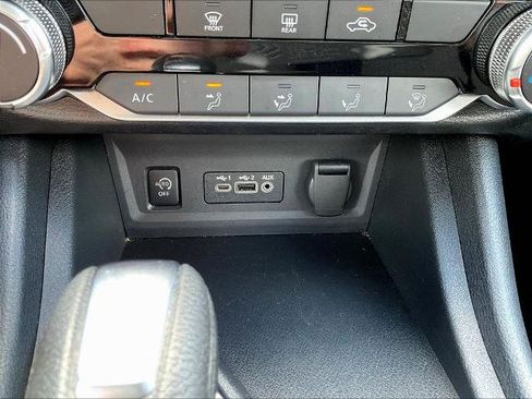 Used 2024 Nissan Sentra SV FWD image 17