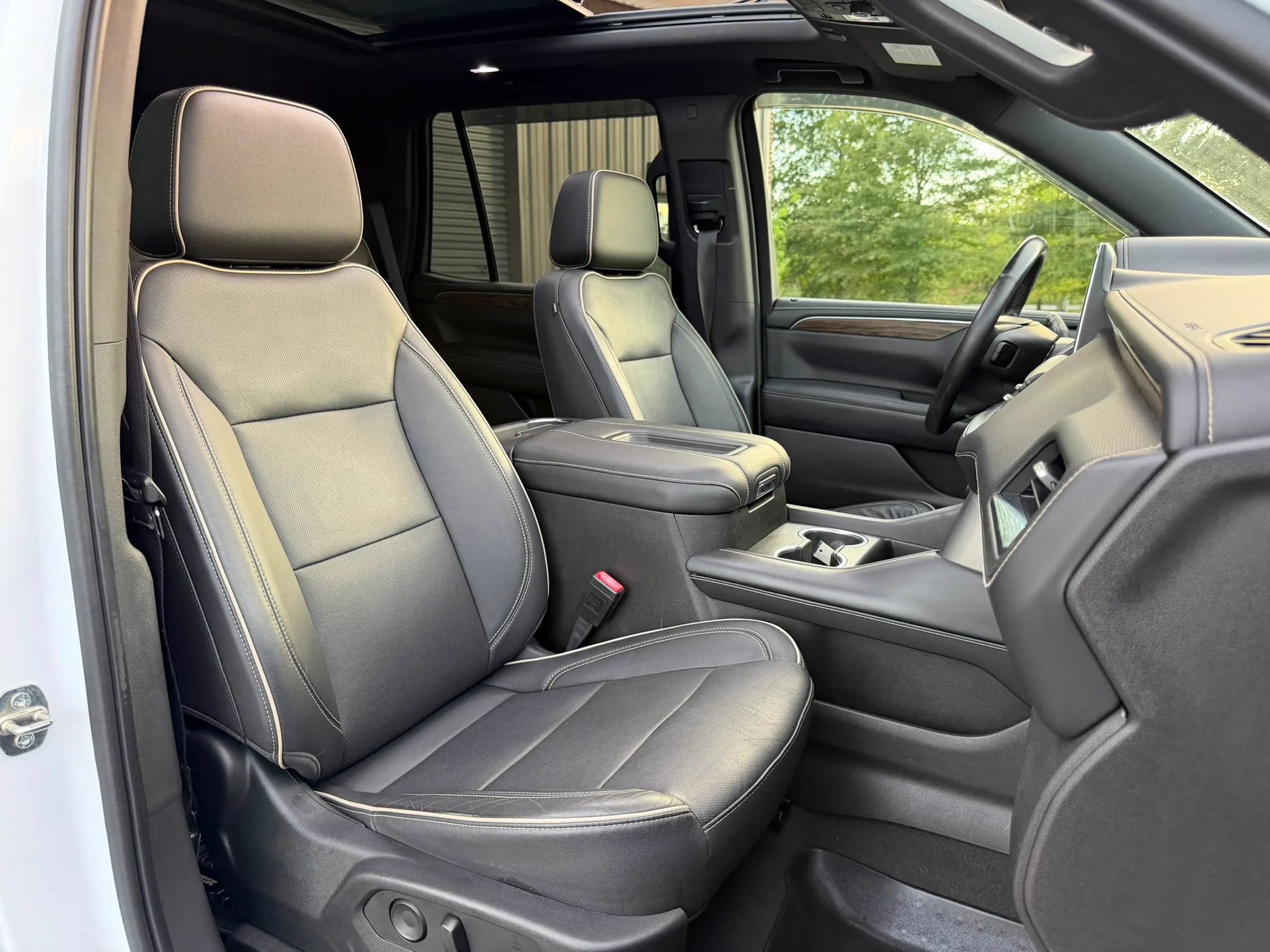 Used 2021 Chevrolet Tahoe Premier w/ Premium Package AWD/4WD image 34