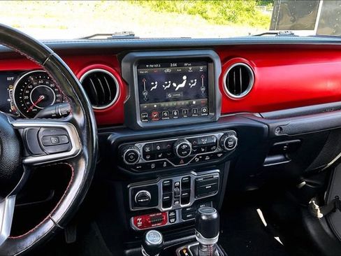 Used 2021 Jeep Gladiator Rubicon AWD/4WD image 9