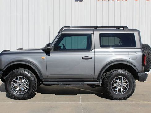 Used 2024 Ford Bronco Badlands image 2