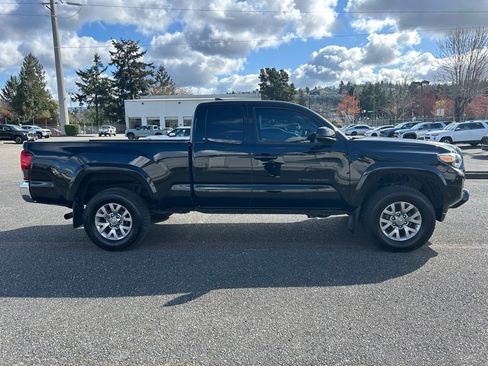 Certified 2018 Toyota Tacoma SR5 w/ SR5 Appearance Package (SM) image 4