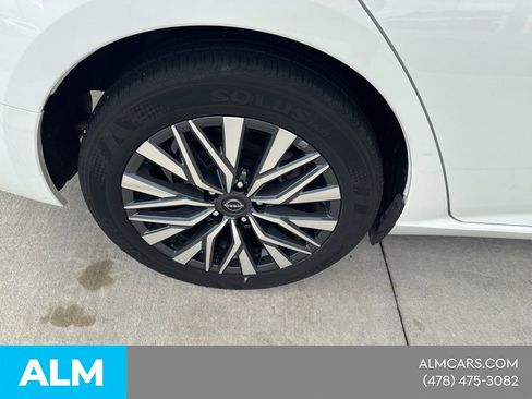 Used 2025 Nissan Altima 2.5 SV FWD image 6
