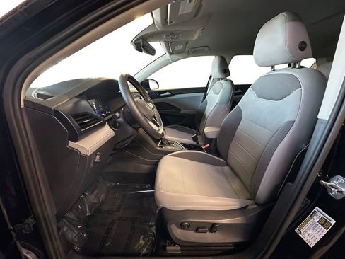 Used 2024 Volkswagen Taos SE image 9