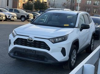 Used 2019 Toyota RAV4 LE video 1