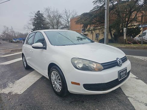 Used 2010 Volkswagen Golf 4-Door image 3