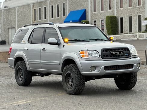 Used 2002 Toyota Sequoia SR5 RWD image 3