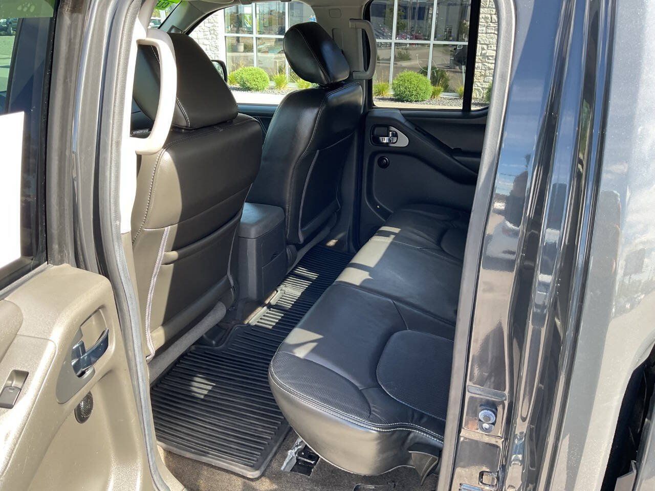 Used 2015 Nissan Frontier PRO-4X w/ Pro-4x Luxury Package AWD/4WD image 28