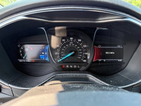 Used 2017 Ford Fusion SE w/ Fusion SE Technology Package FWD image 8