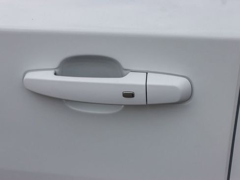 Used 2023 Chevrolet Traverse RS image 16