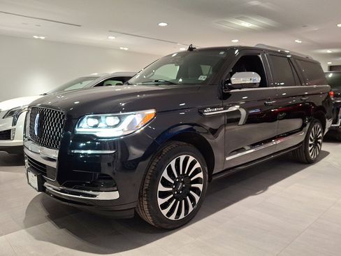 Used 2023 Lincoln Navigator L Black Label image 2