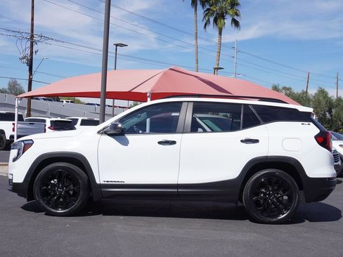 Certified 2022 GMC Terrain SLE w/ Driver Convenience Package image 2