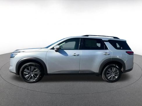Used 2025 Nissan Pathfinder SV AWD/4WD image 9