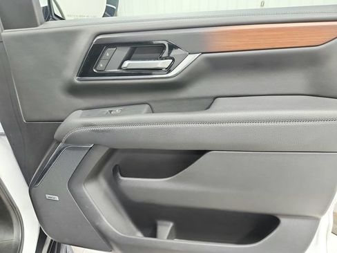 Used 2025 GMC Yukon XL Denali AWD/4WD image 48