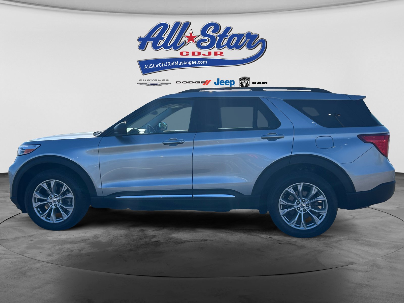 Used 2021 Ford Explorer XLT w/ Equipment Group 202A AWD/4WD image 8