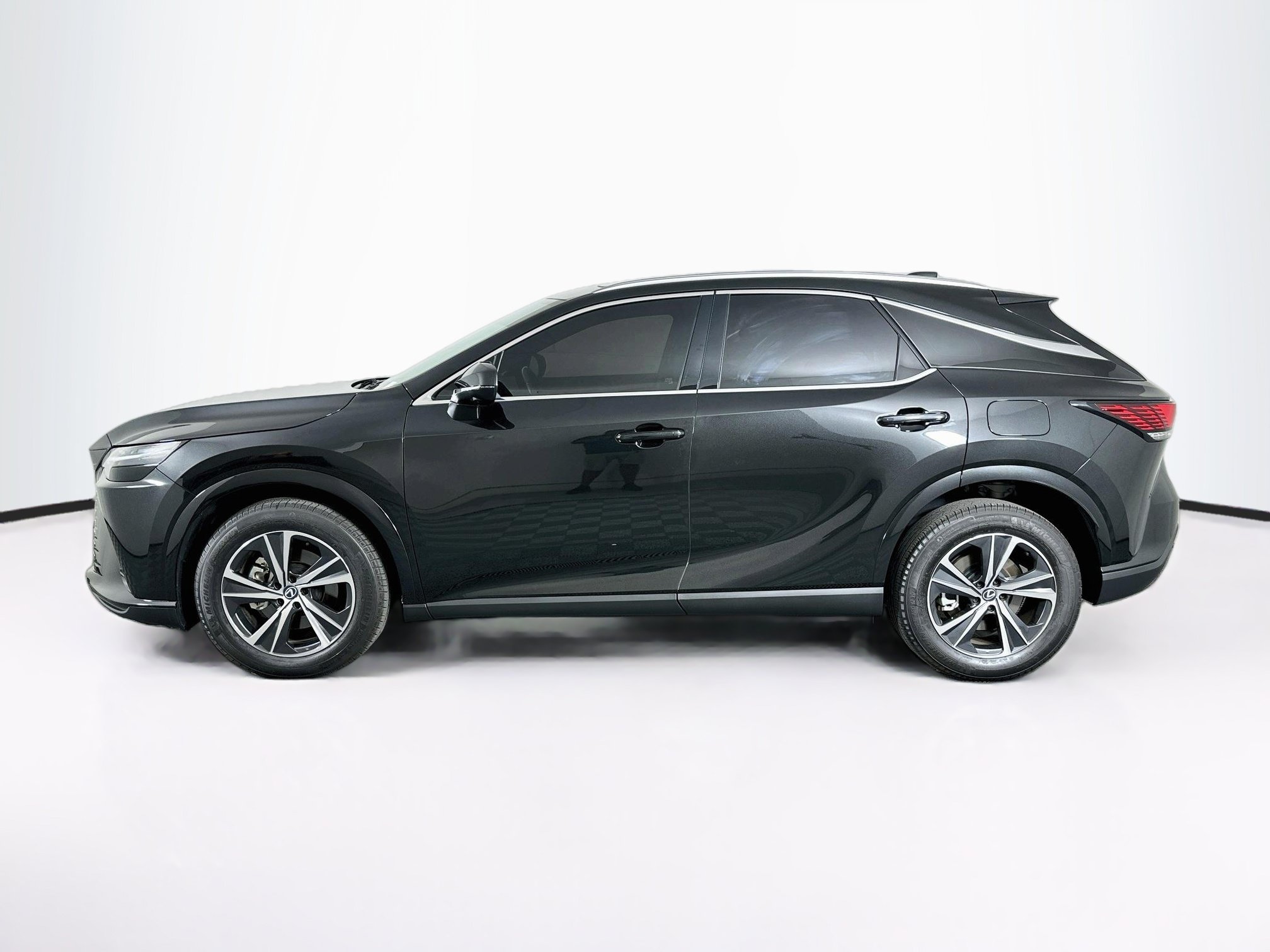 Used 2024 Lexus RX 350 Premium w/ Convenience Package FWD image 4