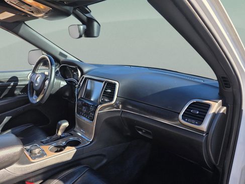 Used 2017 Jeep Grand Cherokee Limited image 21