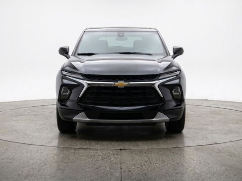 Used 2025 Chevrolet Blazer LT FWD image 2