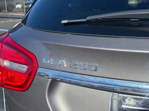 Used 2017 Mercedes-Benz GLA 250 4MATIC image 31