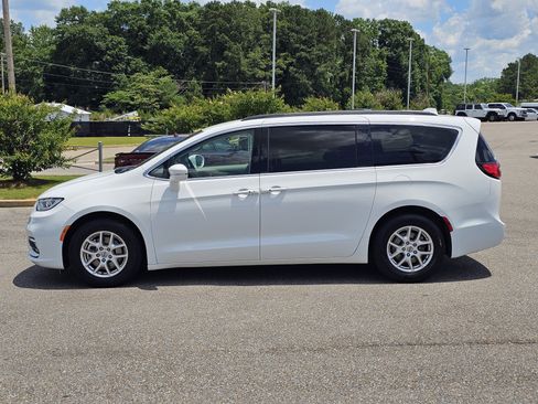 Used 2022 Chrysler Pacifica Touring-L FWD image 13
