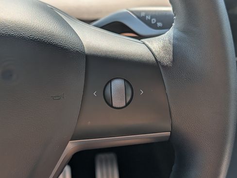 Used 2022 Tesla Model Y Performance AWD/4WD image 30