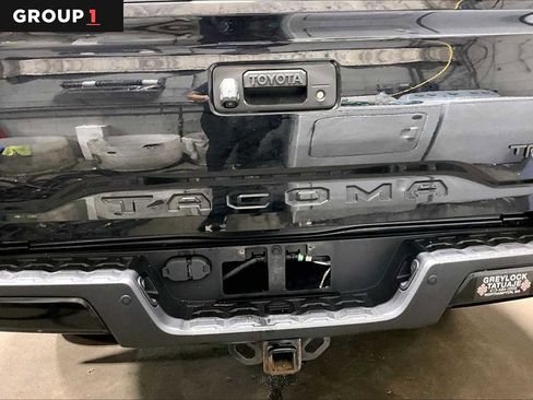 Certified 2019 Toyota Tacoma TRD Off-Road w/ Technology Package AWD/4WD image 10
