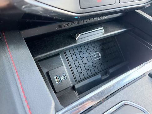Used 2023 Ford Expedition Limited RWD image 23