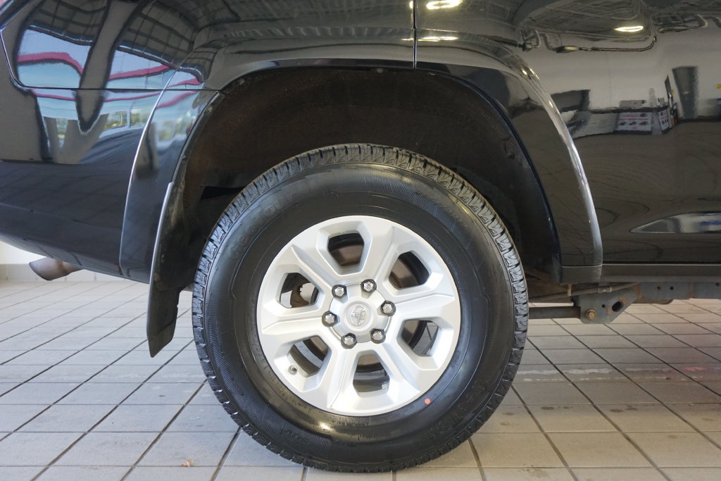 Used 2021 Toyota 4Runner SR5 Premium w/ Moonroof Package AWD/4WD image 34