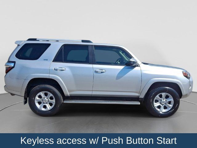 Used 2022 Toyota 4Runner SR5 AWD/4WD image 9