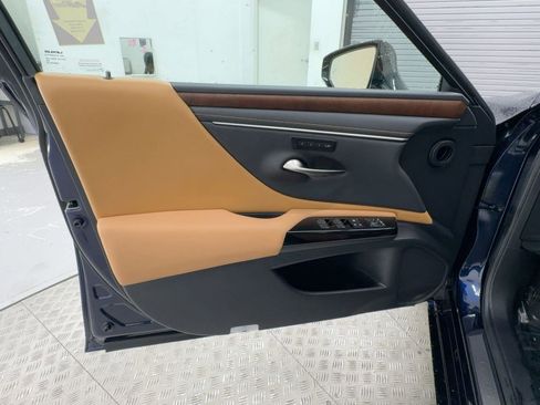 Certified 2025 Lexus ES 350 w/ Premium Package image 22