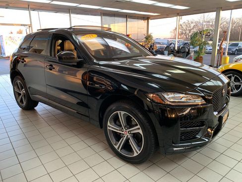 Used 2017 Jaguar F-PACE R-Sport image 3
