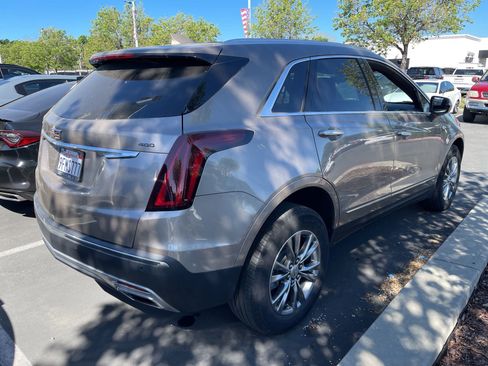 Used 2023 Cadillac XT5 Premium Luxury image 2