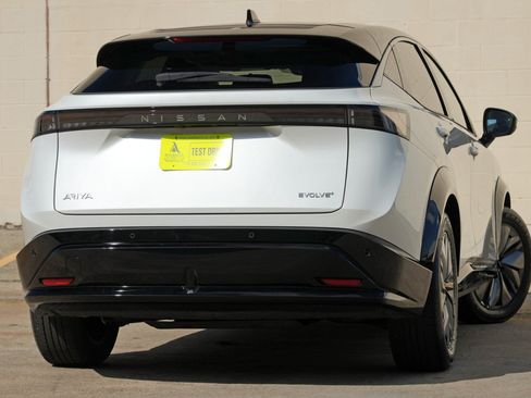 Used 2025 Nissan Ariya FWD image 4