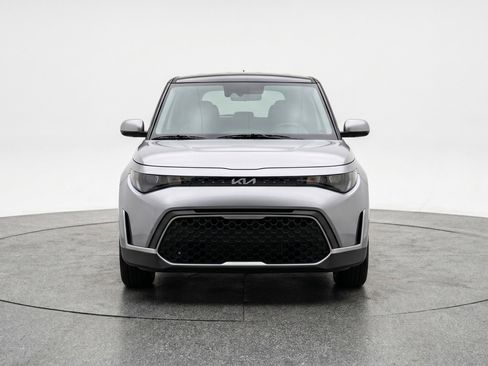 Used 2025 Kia Soul LX w/ LX Technology Package FWD image 2