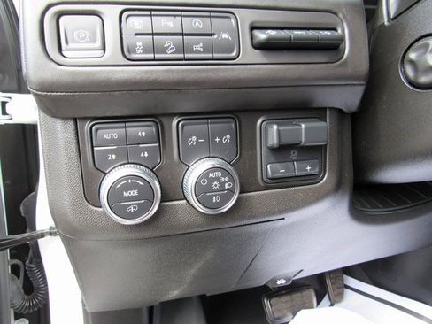 Used 2023 GMC Yukon XL Denali Ultimate image 17