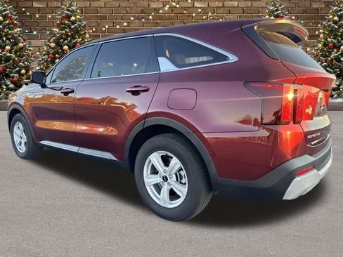 Used 2025 Kia Sorento LX image 3