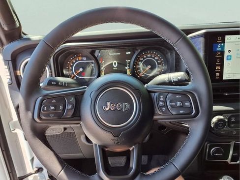 Used 2025 Jeep Gladiator Sport AWD/4WD image 24