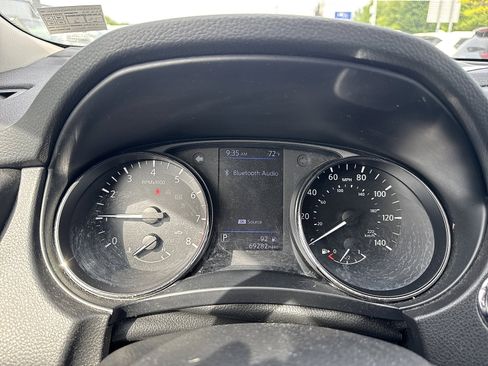 Used 2018 Nissan Rogue SV AWD/4WD image 12