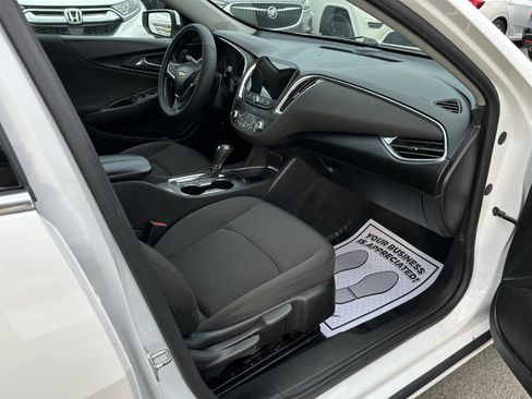 Used 2020 Chevrolet Malibu LT image 13