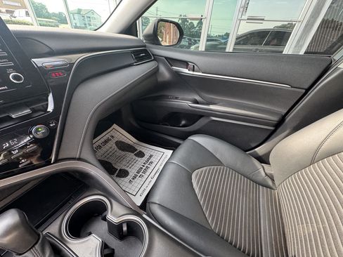 Used 2023 Toyota Camry SE FWD image 12