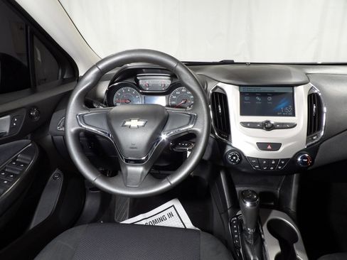 Used 2018 Chevrolet Cruze LS FWD image 12