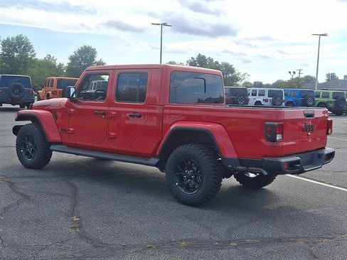 New 2025 Jeep Gladiator Sport image 3