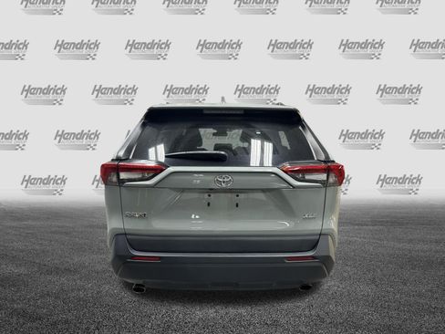 Used 2021 Toyota RAV4 XLE w/ Convenience Package FWD image 10