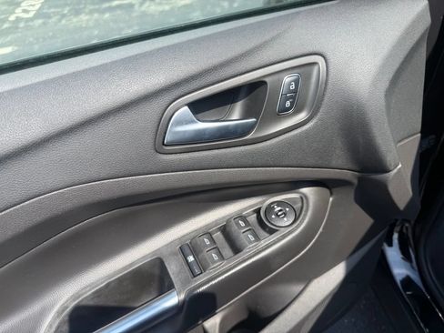 Used 2018 Ford Escape SE w/ SE Sync 3 Package FWD image 19