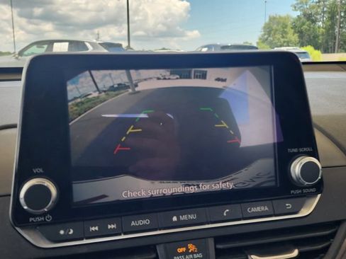 Used 2024 Nissan Altima 2.5 SV FWD image 27