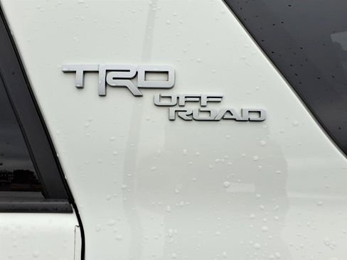 Used 2018 Toyota 4Runner TRD Off-Road Premium AWD/4WD image 8