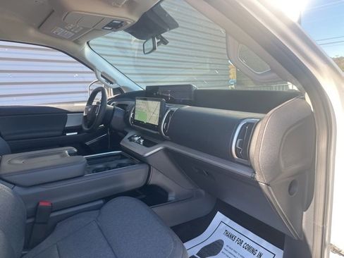 New 2025 Ford Expedition Active image 37